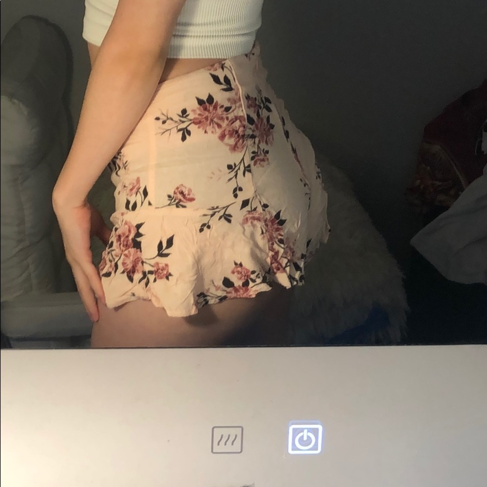 Kendall + Kylie Ruffle Flower Bottoms 🌺